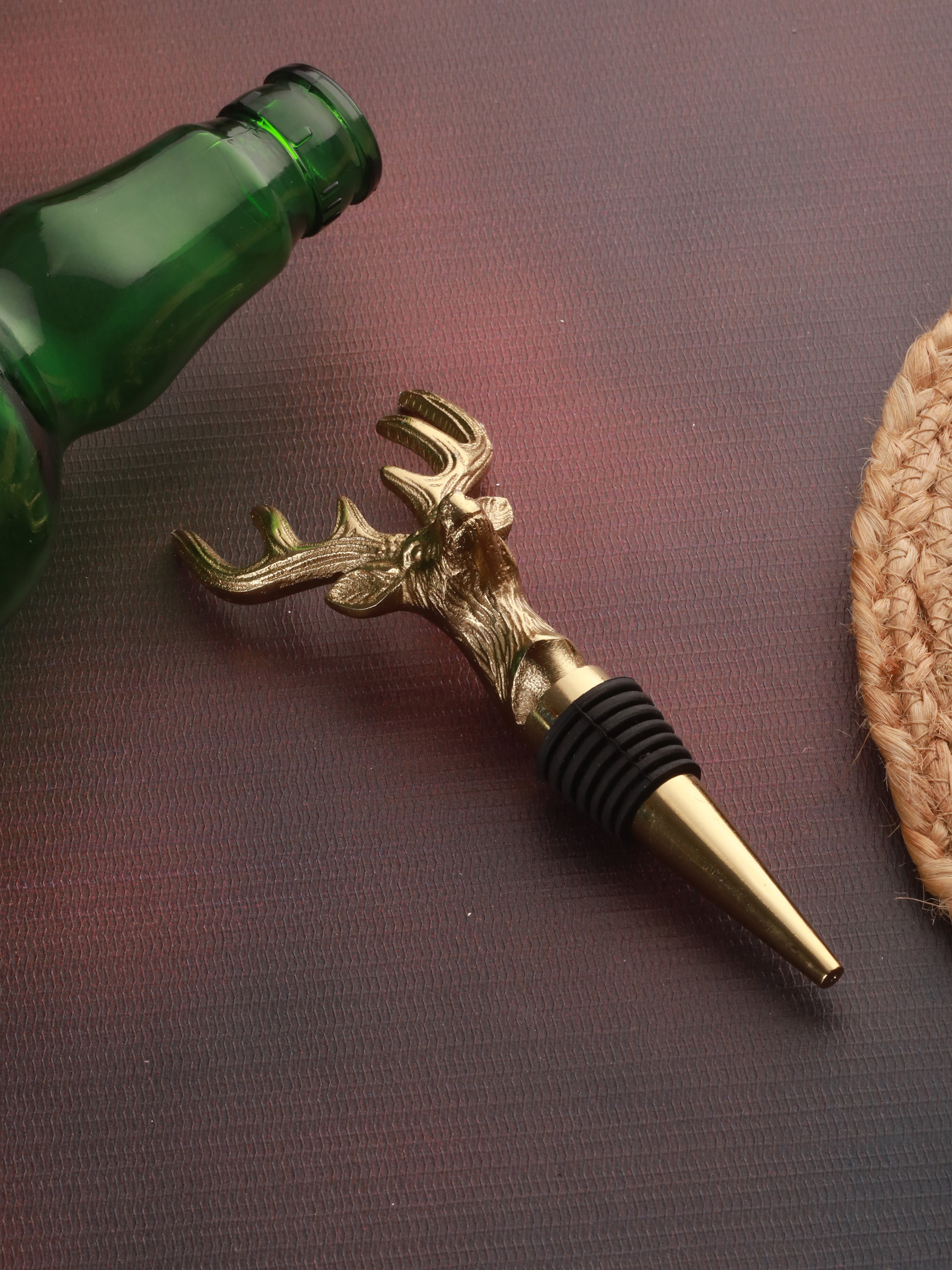 Elegant Deer Bottle Stopper - Preserve Your Wines with Style