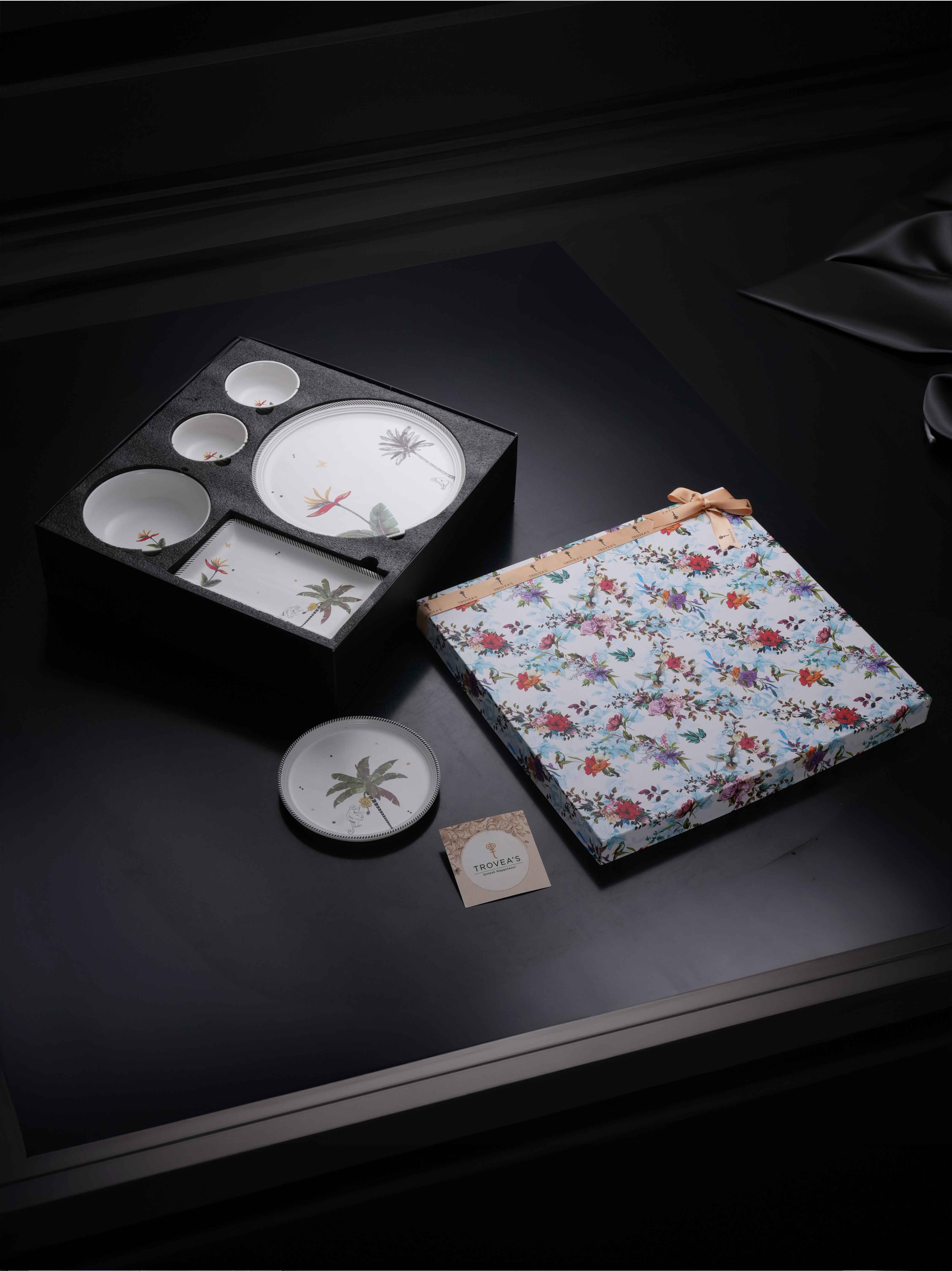 Tropical Mischief Porcelain Dinner Set (15 Pcs)