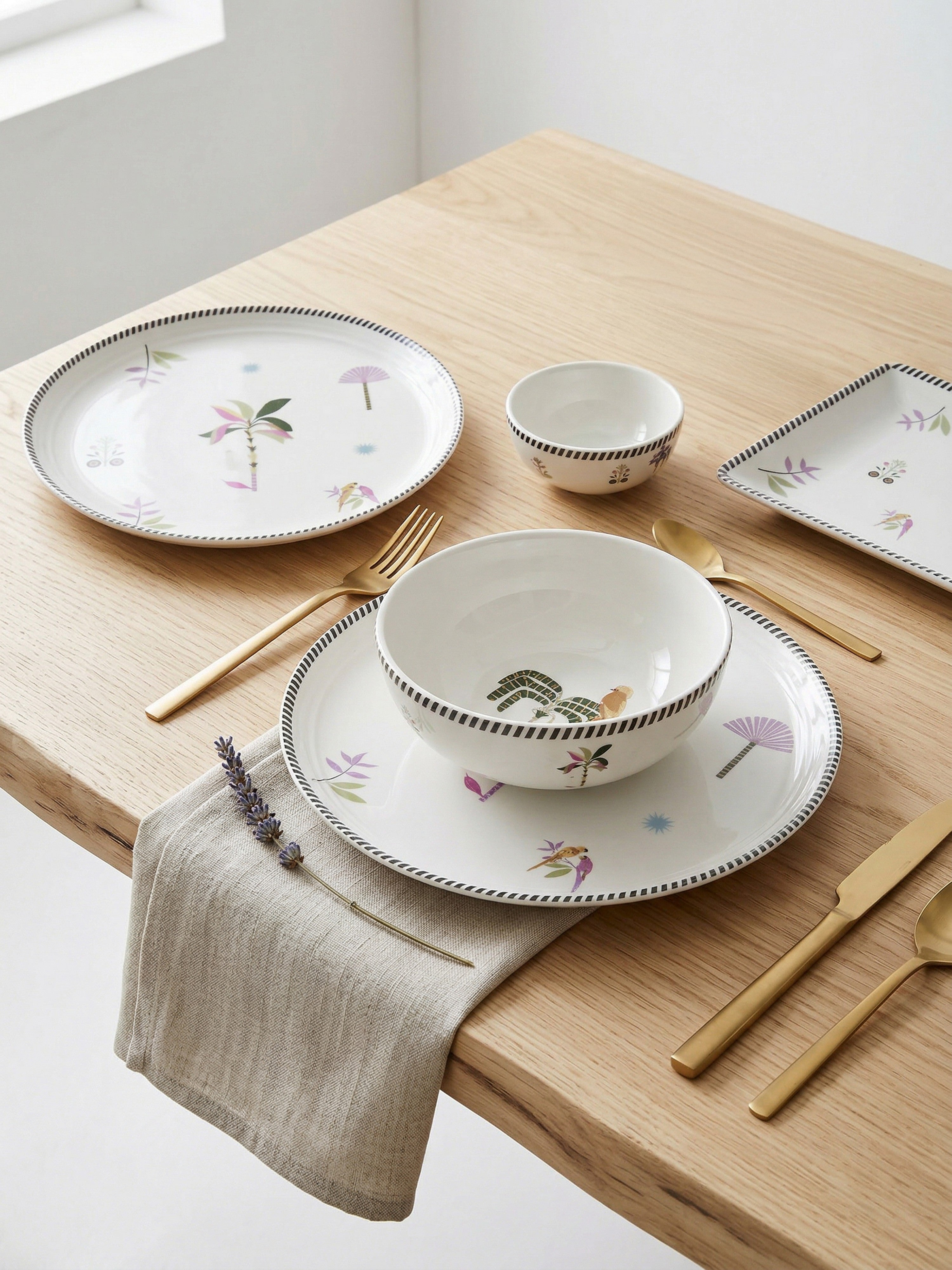 Island Bloom Porcelain Dinner Set (15 Pcs)