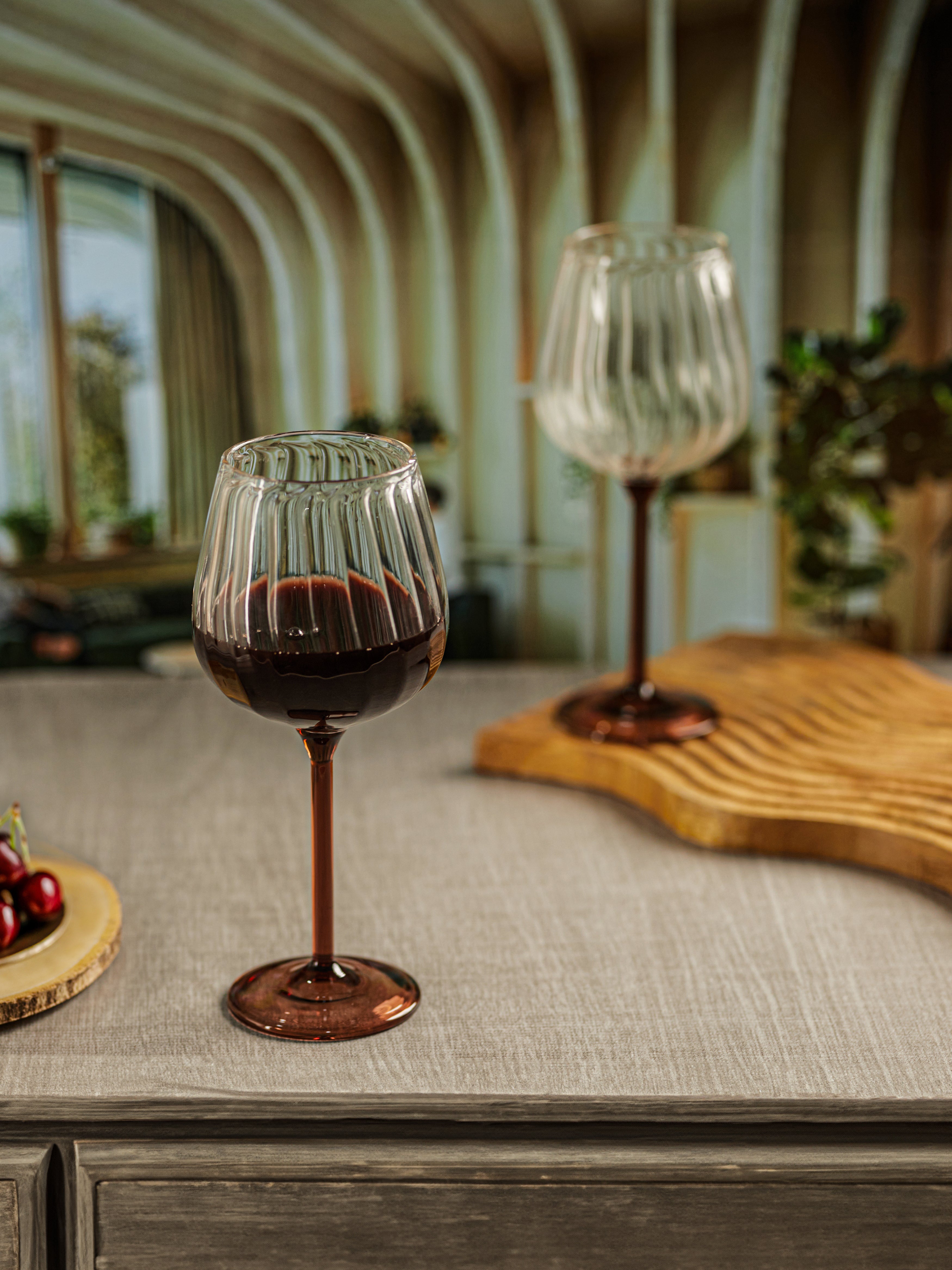 TAWNY TOAST RED WINE GLASS