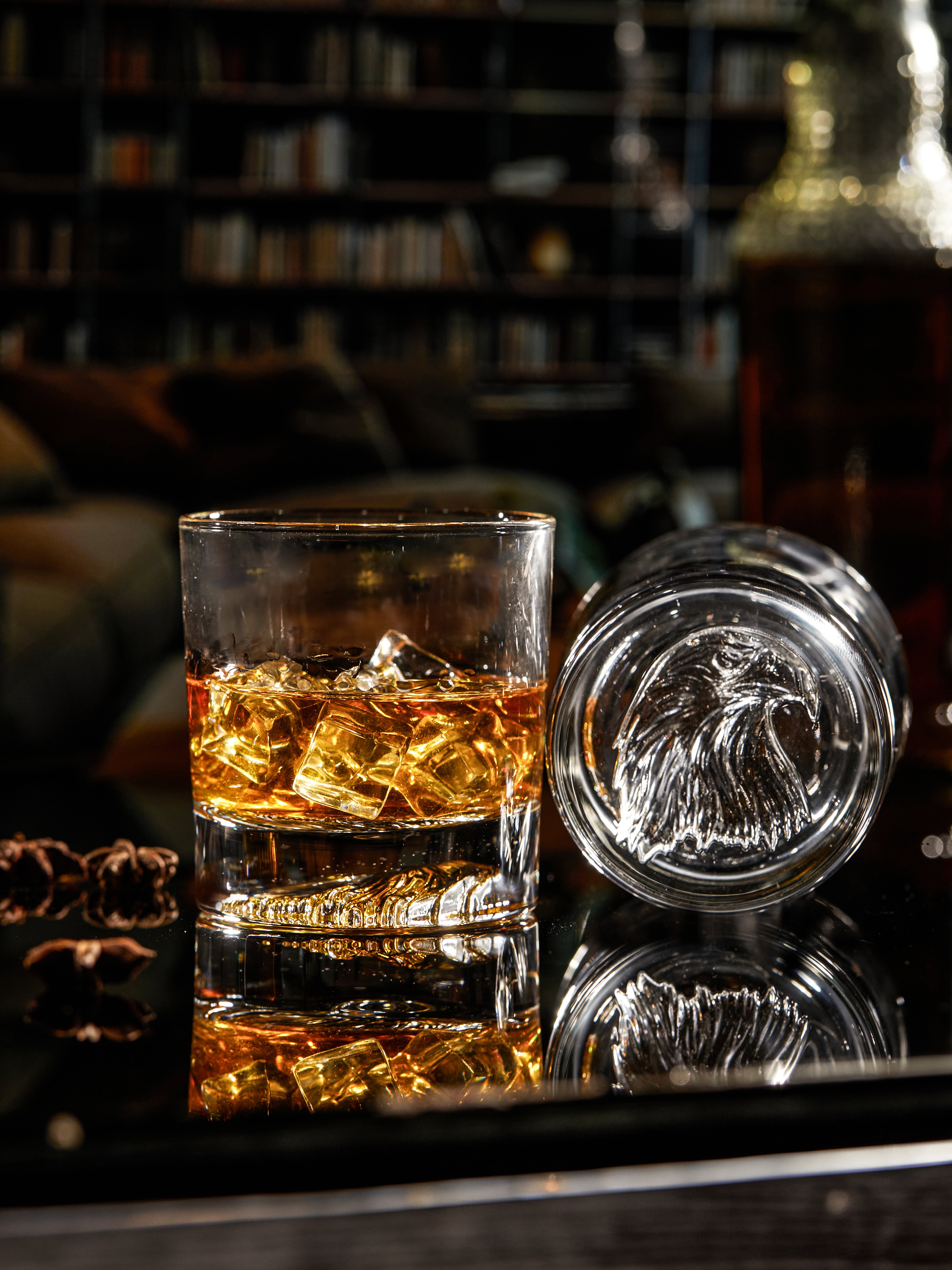 EAGLE EMBOSSED CRYSTAL WHISKEY GLASS