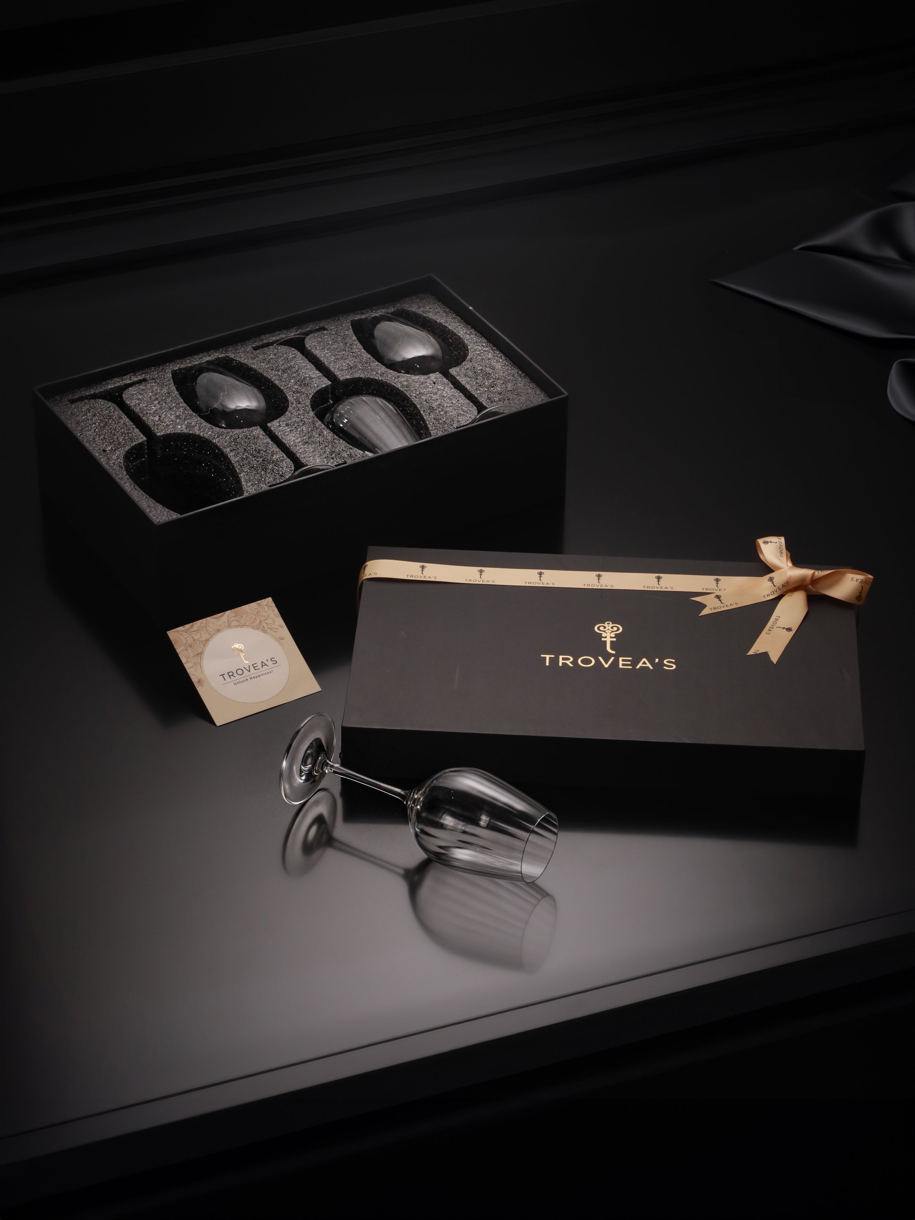 Sparkle and Sip: Premium Crystal Wine Glass