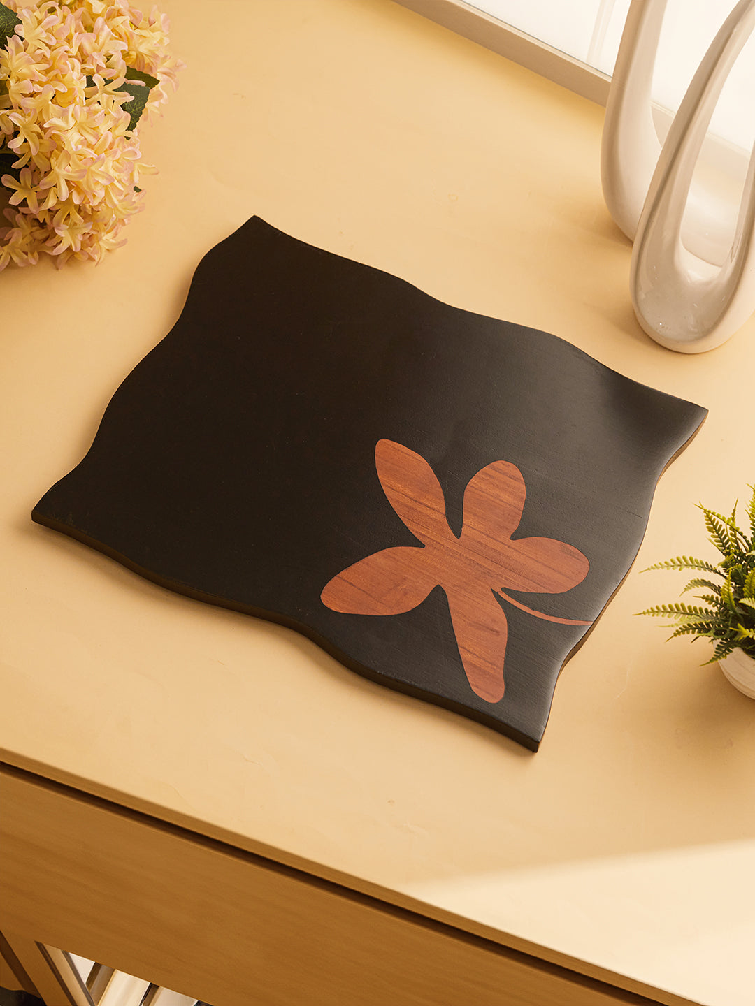 Artisan Mango Wood Cutting Board